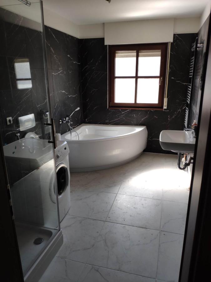Ferienwohnung Mit 123Qm Fuer 8 Personen Mit Sehr Grossem Garten, Einfache Innen-Ausstattung ไลป์ซิก ภายนอก รูปภาพ