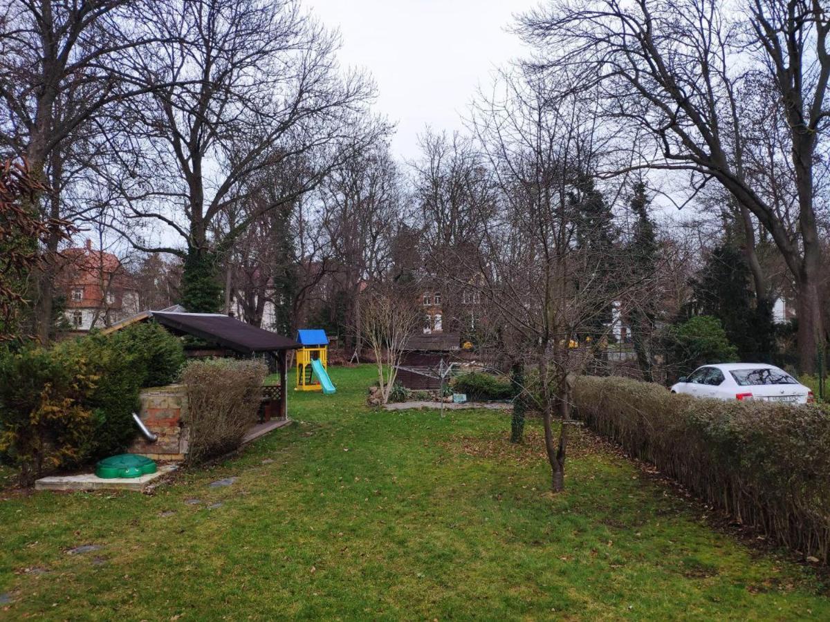 Ferienwohnung Mit 123Qm Fuer 8 Personen Mit Sehr Grossem Garten, Einfache Innen-Ausstattung ไลป์ซิก ภายนอก รูปภาพ