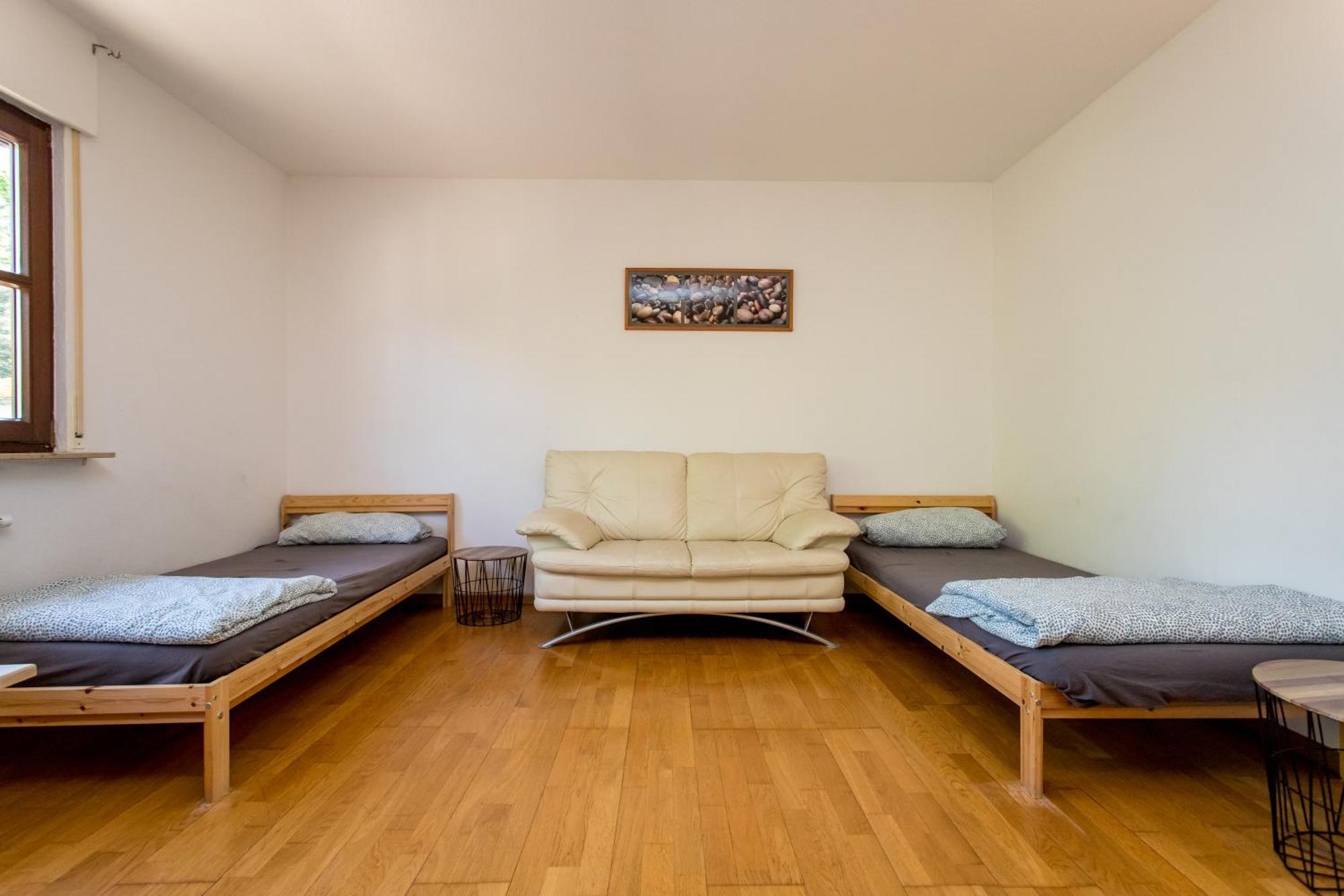 Ferienwohnung Mit 123Qm Fuer 8 Personen Mit Sehr Grossem Garten, Einfache Innen-Ausstattung ไลป์ซิก ภายนอก รูปภาพ